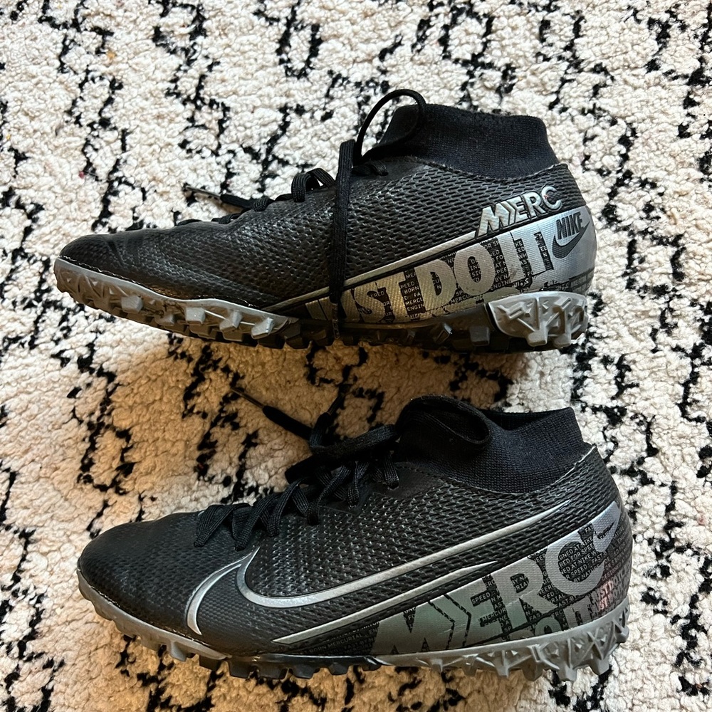 Nike kids soccer sneakers 4.5